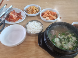 Yongindolsotseolreongtang (용인돌솥설렁탕) 1