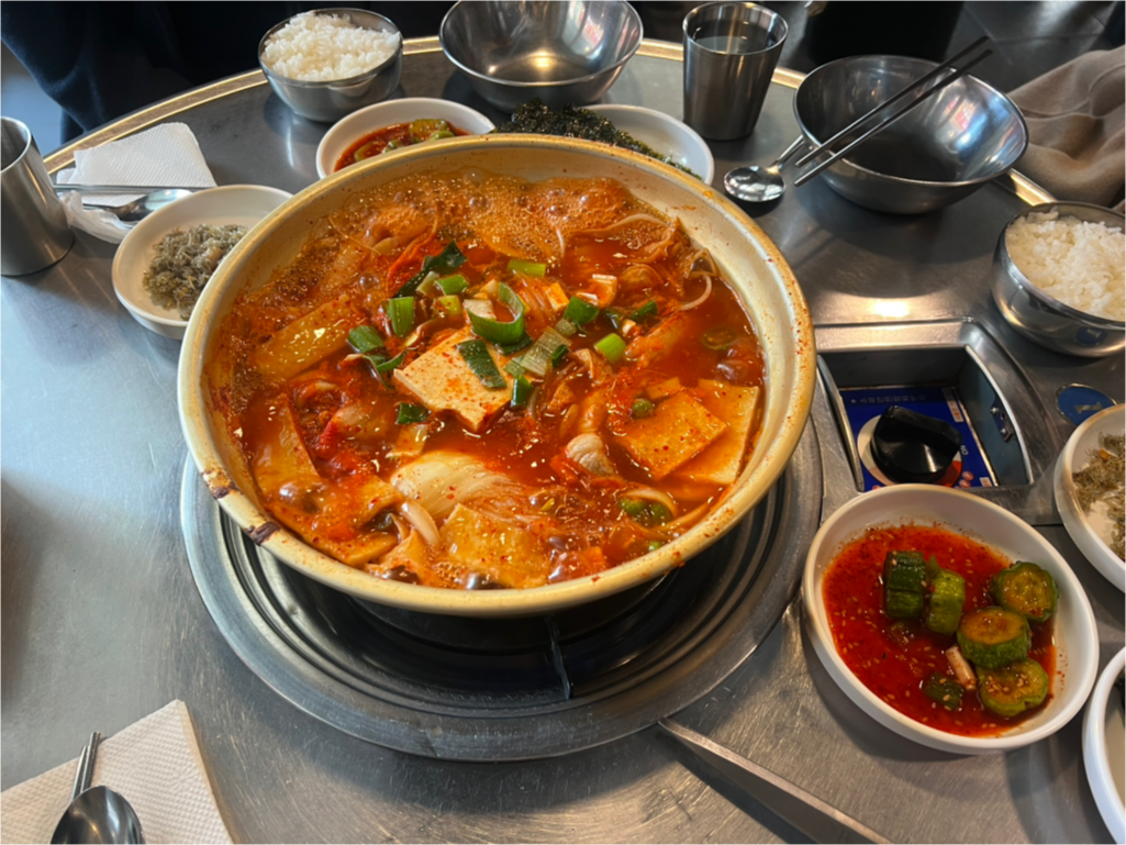 Tongtonggimchijjigae (통통김치찌개) 1