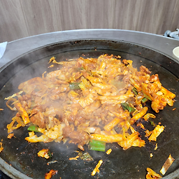 Yukgeorichuncheondakgalbi 4
