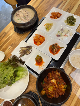 Jongrosamgyetang (종로삼계탕) 2