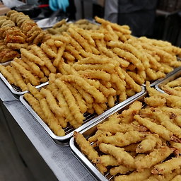 Gimjonggubusaneomuk, bongajeonjuok, seusiioni (김종구부산어묵, 본가전주옥, 스시이오니) 2