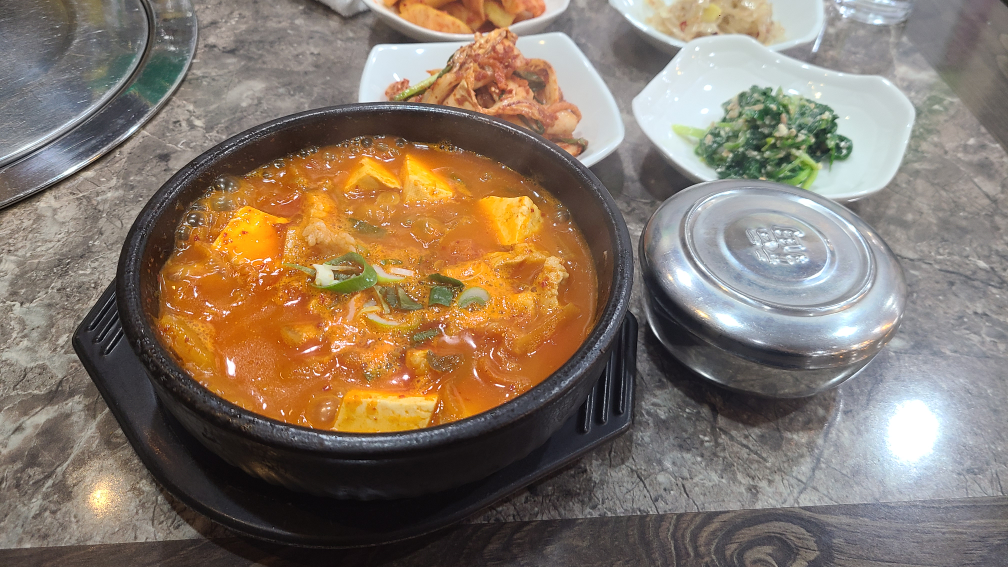 Jirisanheukdwaeji (지리산흑돼지) 1