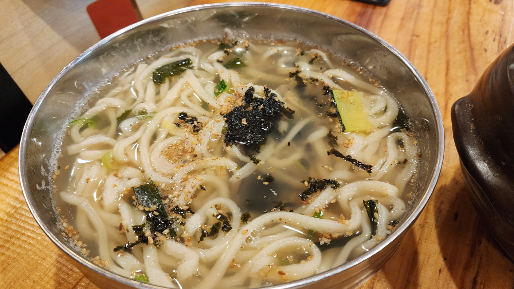 Yunganekalguksu (윤가네칼국수) 1