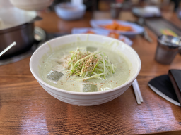 Hongdukkaesaengkalguksu (홍두깨생칼국수) 1