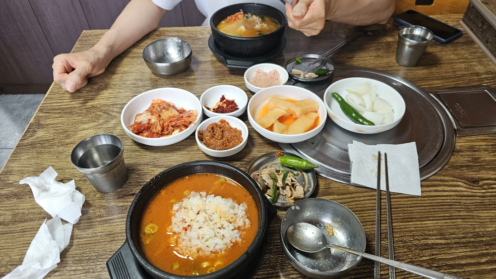 Ulleungdosonsundaegukbap (울릉도손순대국밥) 1