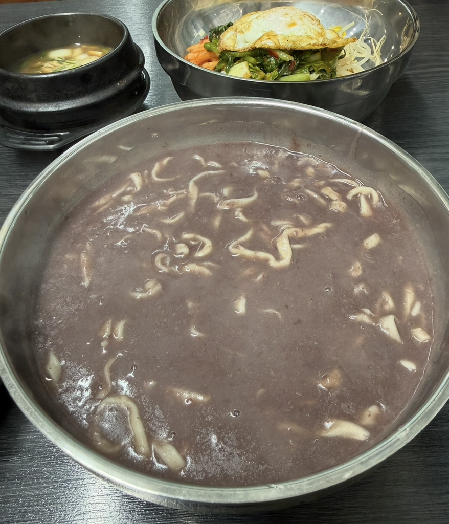 Hongdukkaejangkalguksu (홍두깨장칼국수) 2
