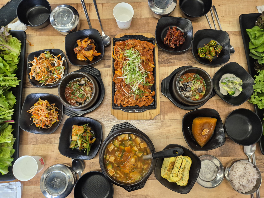 Ureongissambap (우렁이쌈밥) 2