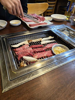 Geumhochamsuthanu (금호참숯한우) 1
