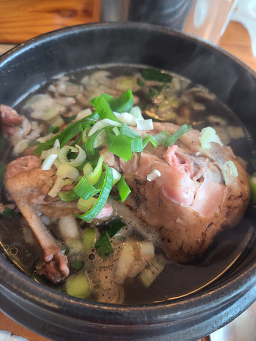Sansujeongneungibeoseotbaeksuk (산수정능이버섯백숙) 2