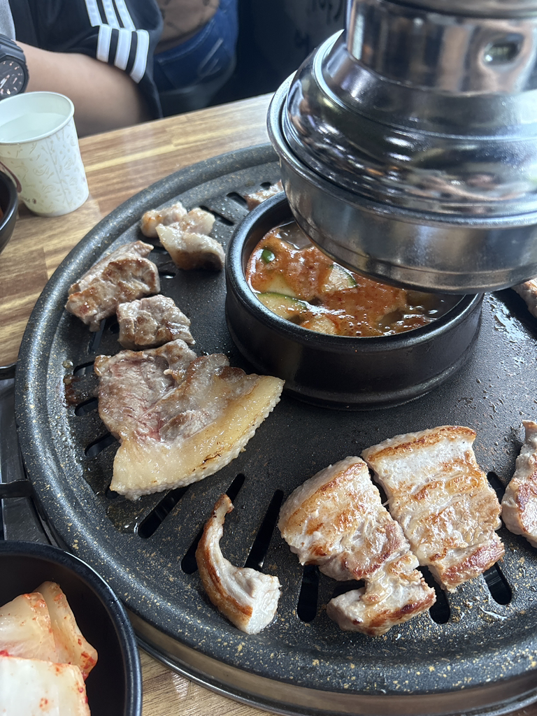 Eongteorisaenggogi (엉터리생고기) 1