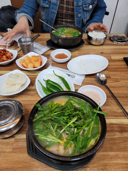 Subokdwaejigukbap (수복돼지국밥) 3