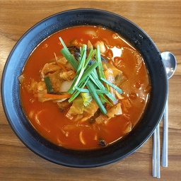 Hongikjjamppong (홍익짬뽕) 1