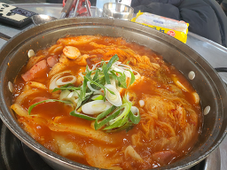 Apgujeongjjigaemaeul (압구정찌개마을) 1