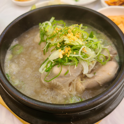 Baekdubongsamgyetang (백두봉삼계탕) 3
