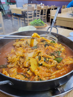 Ppogeulppogeuldakgalbi (뽀글뽀글닭갈비) 1