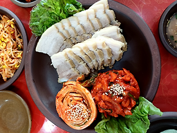Hangaribossamyullyangjeom (항아리보쌈율량점) 1