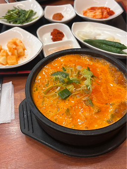 Ilpumdwaejigukbap (일품돼지국밥) 1