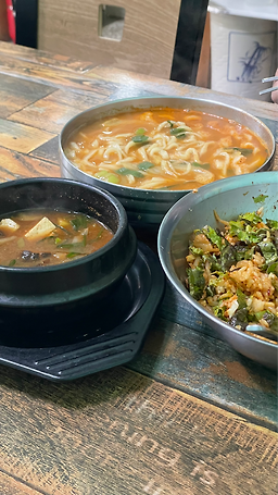 고향닭칼국수 4