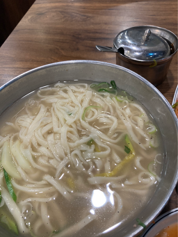 Jebiminsoksonguksi (제비민속손국시) 1