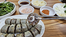 Dolsaem dwaejigukbap (돌샘 돼지국밥) 3