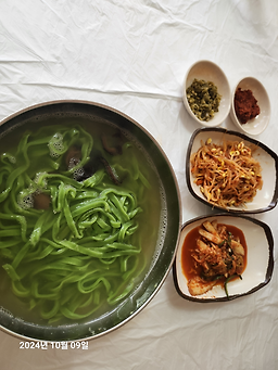 Welbing yangpunikalguksu (웰빙 양푼이칼국수) 1
