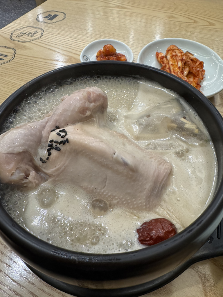 Jihohanbangsamgyetang misa (지호한방삼계탕 미사) 1