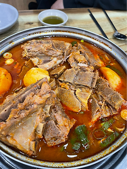 Halmeonigamjatangjeonmunjeom (할머니감자탕전문점) 2