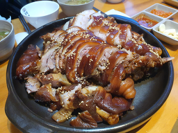 Jokbalyasijang (족발야시장) 1