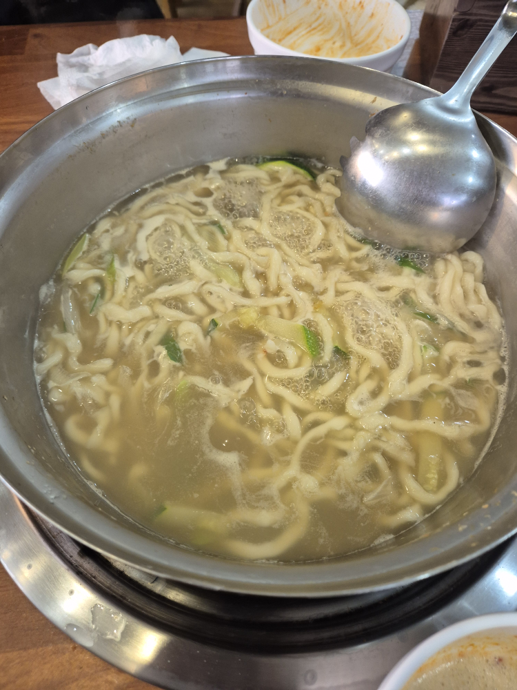 Eomeonimkalguksu (어머님칼국수) 1