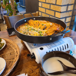 Bukeojjimjeonmunjeom (북어찜전문점) 2