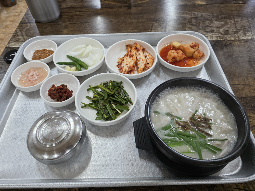 Milyangdwaejigukbap (밀양돼지국밥) 2