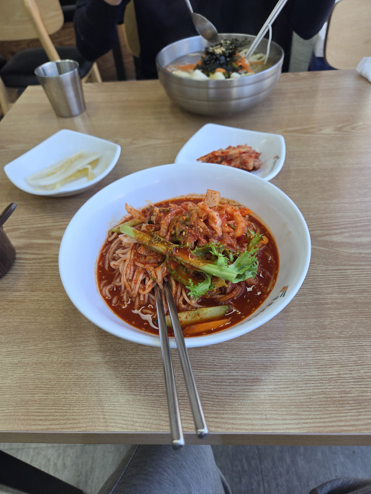 Manghyangbibimguksu (망향비빔국수) 2