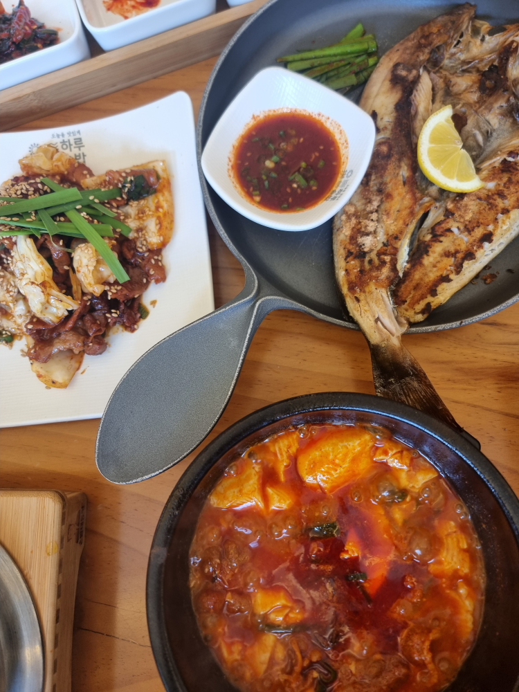 Harusotbap myeongjijeom (하루솥밥 명지점) 1