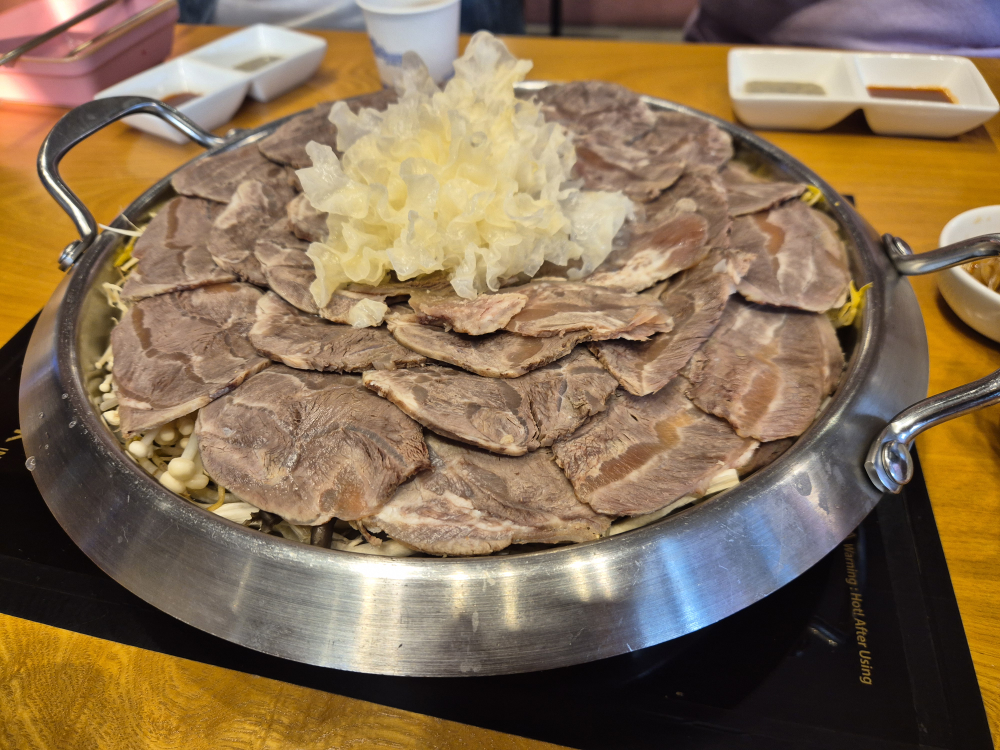 Nigaaneunsikdang (니가아는식당) 1