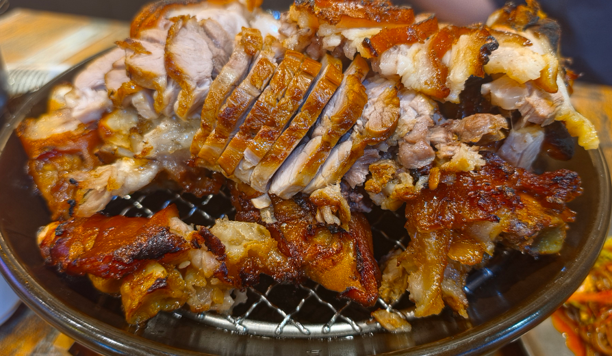 Jokbalsinseonsaeng (족발신선생) 1