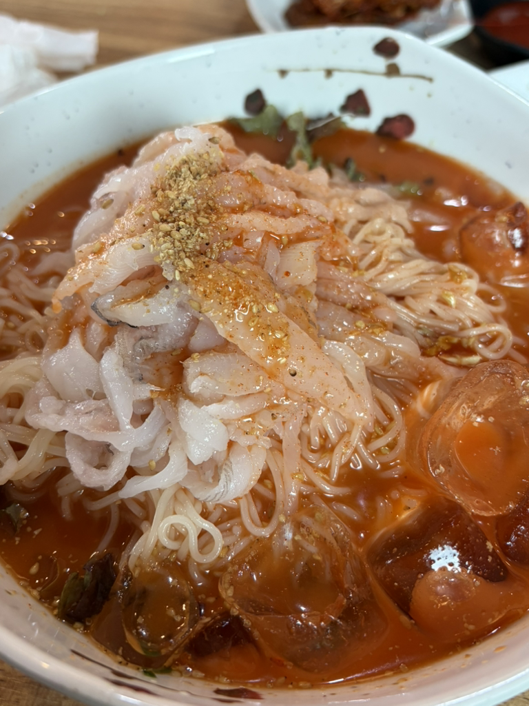 Sihyeoninehoeguksu (시현이네회국수) 1