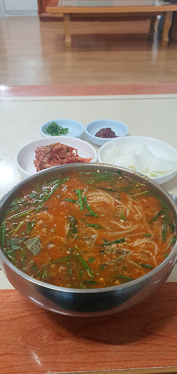 Dongilminmulsikdang (동일민물식당) 1