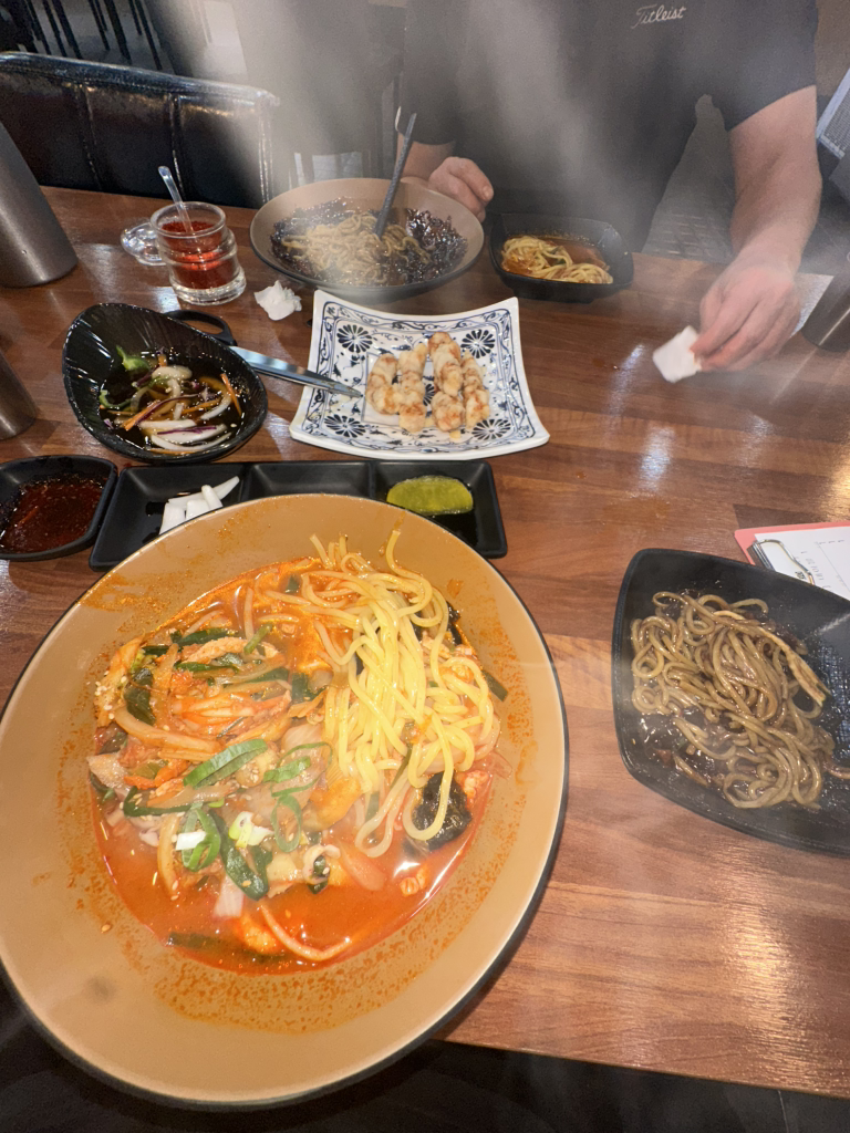 Jjampponge jinsimin saramdeul (짬뽕에 진심인 사람들) 3