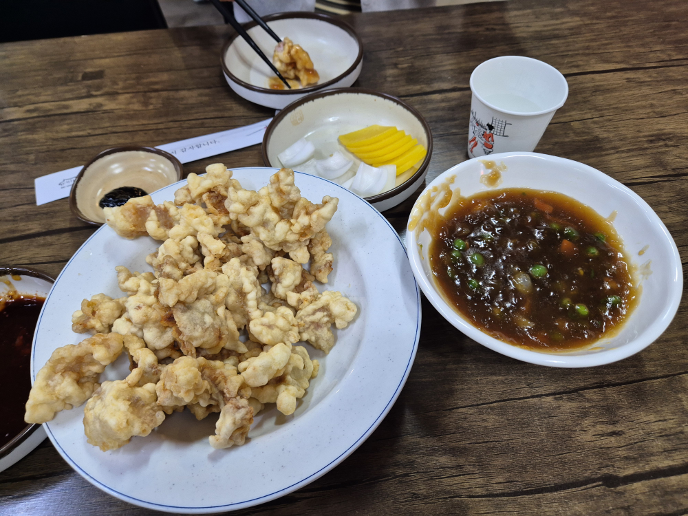 Giraseongjaengbanjjajang (기라성쟁반짜장) 2