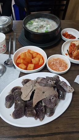 Hyeonjeongine tojongsundaeguk (현정이네 토종순대국) 2