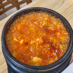 Dolkkaemaeulmaetdol sundubu (돌깨마을맷돌 순두부) 2