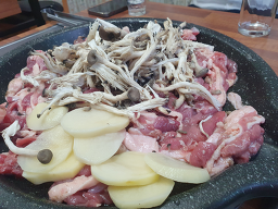 Undongjangjip (운동장집) 1