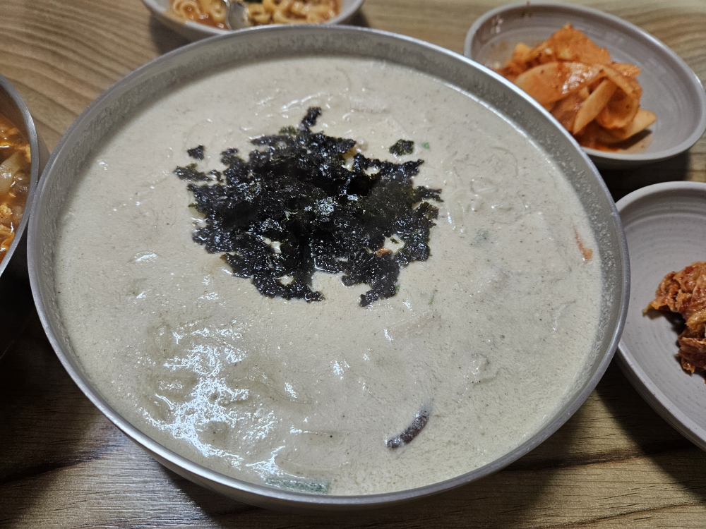 Palbokkalguksu (팔복칼국수) 3