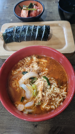 Jeukseokgimbap (즉석김밥) 2