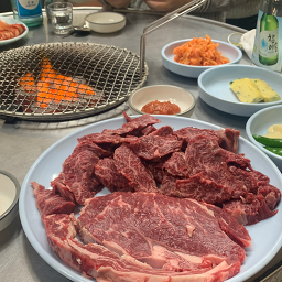 Gungnaesansaenggogi (국내산생고기) 2