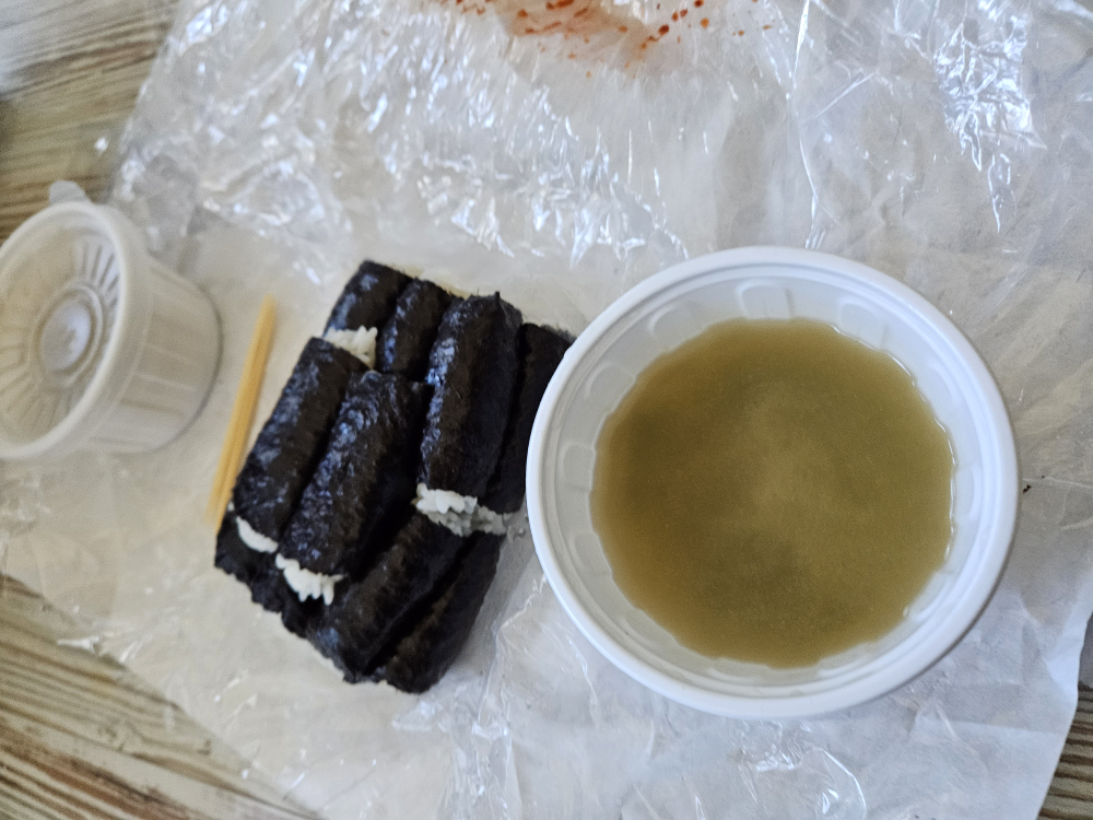 Gimseonsaengchungmugimbap (김선생충무김밥) 1