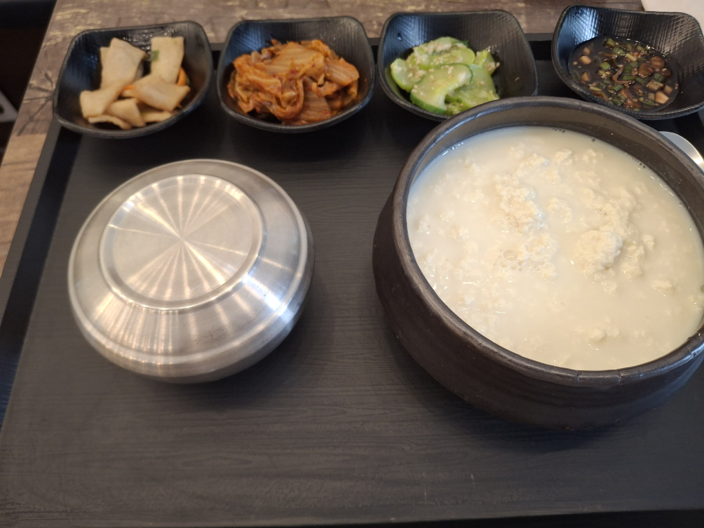Jumeoksondubu (주먹손두부) 1