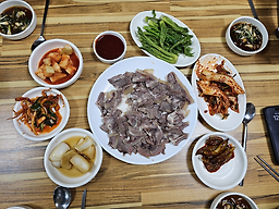 Gamasotsomeorigukbap (가마솥소머리국밥) 3