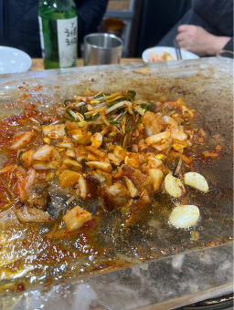 Dolpansamgyeopsalgwabudaejjigae (돌판삼겹살과부대찌개) 2