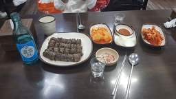 Chapssalsundaemandeuneunjip (찹쌀순대만드는집) 3